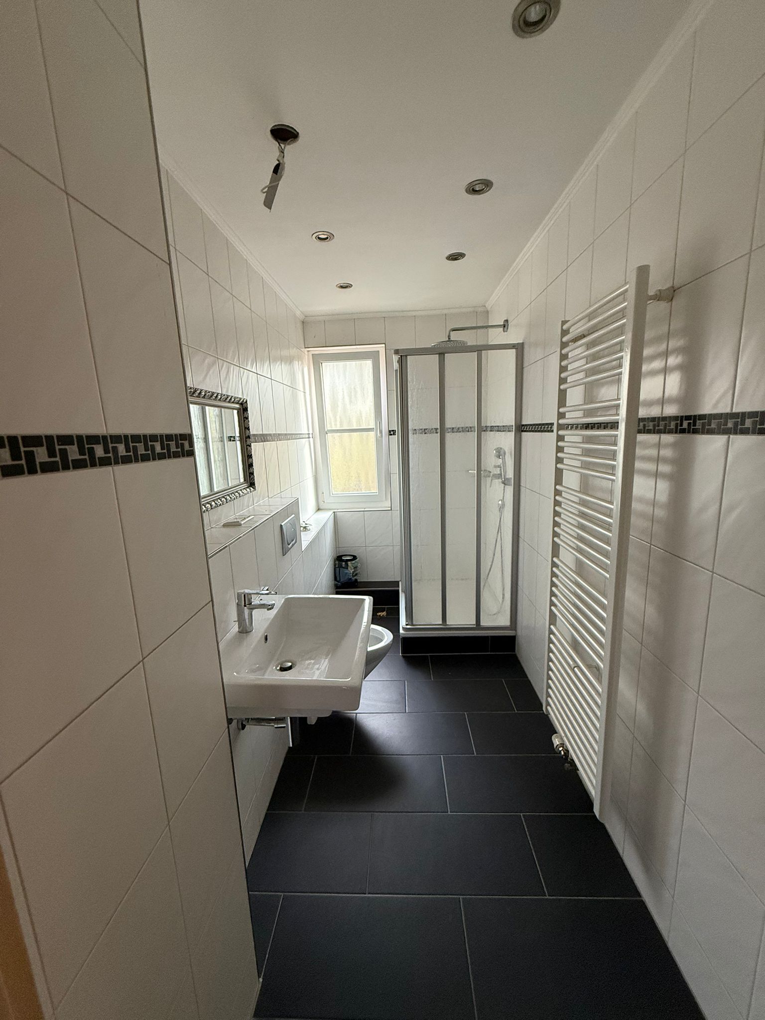 Charmantes Zweifamilienhaus mit großem Grundstück