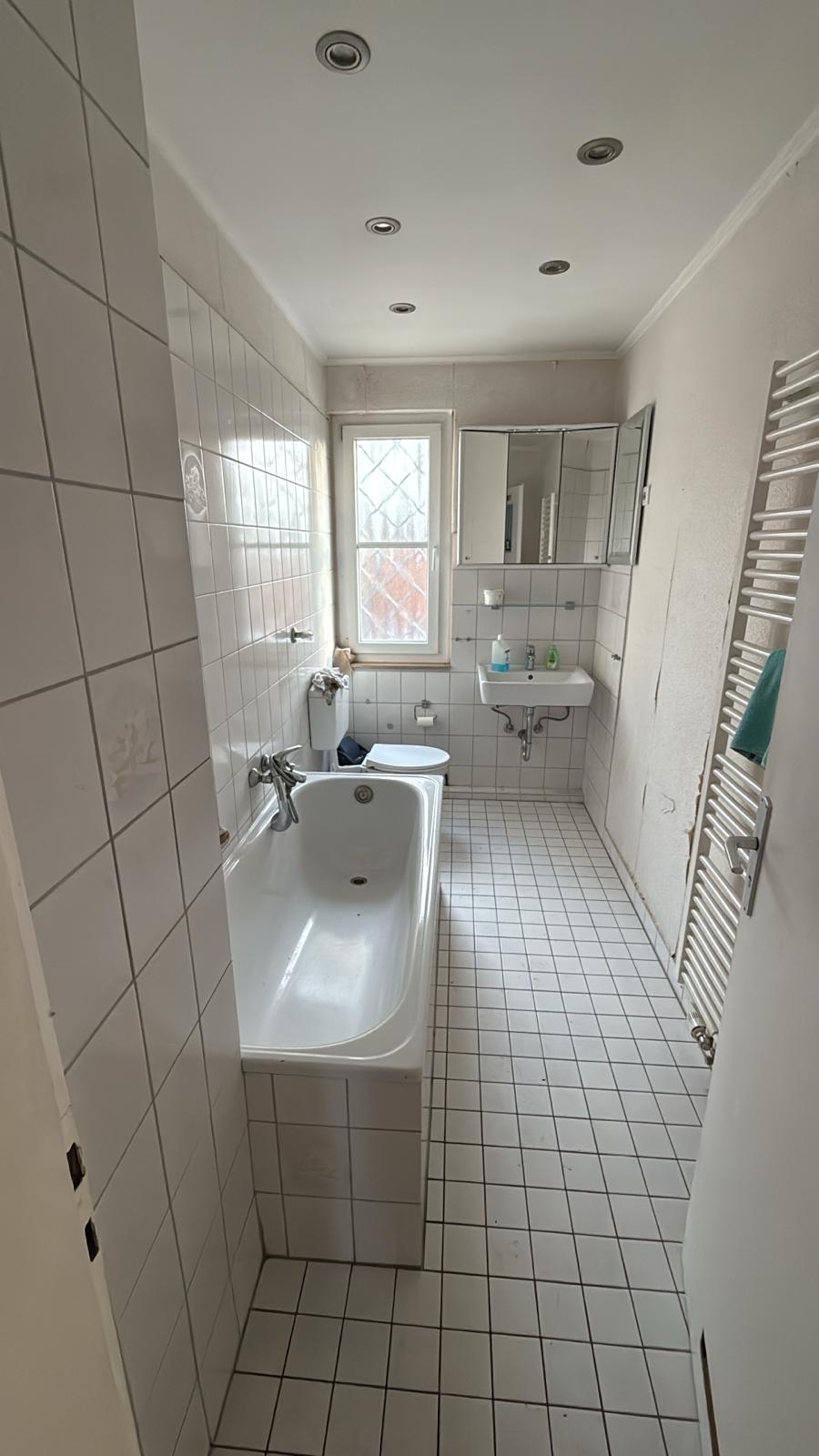 Charmantes Zweifamilienhaus mit großem Grundstück