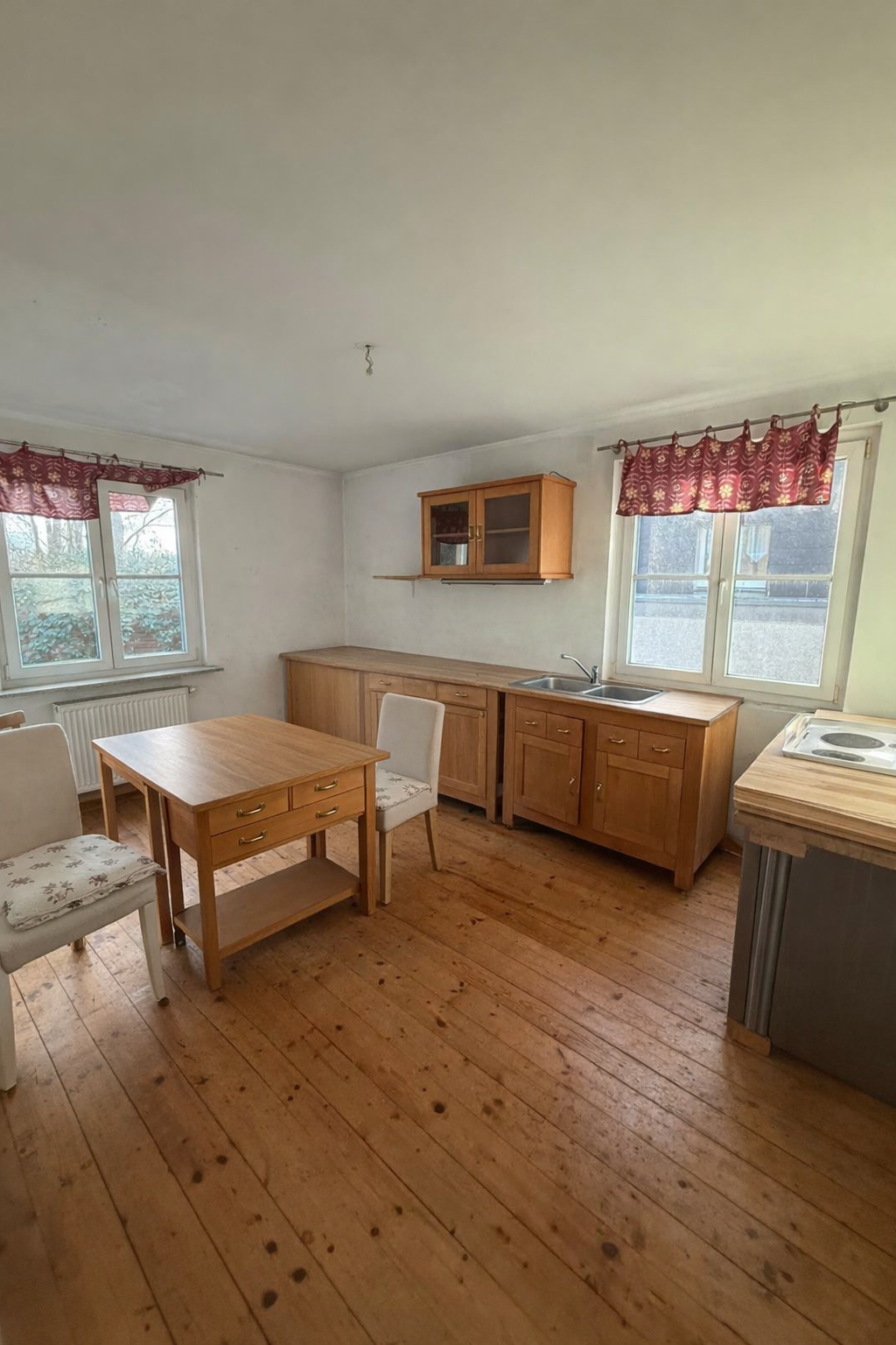 Charmantes Zweifamilienhaus mit großem Grundstück