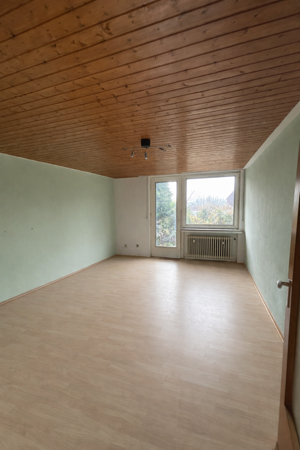 Großzügige Doppelhaushälfte mit Garten in ruhiger Lage