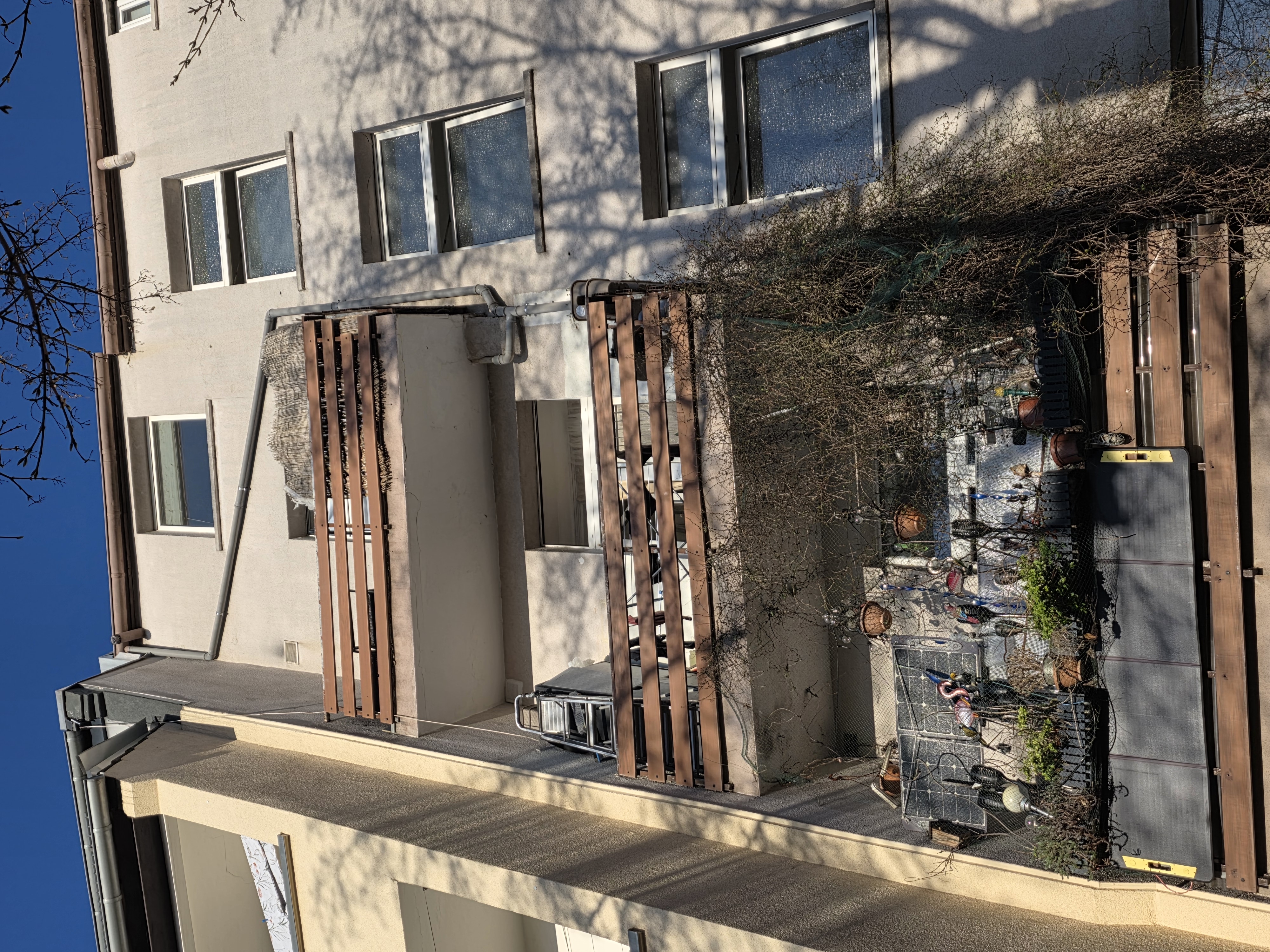 Stilvolle Altbauwohnung mit Westbalkon und moderner Einbauküche in zentraler Lage